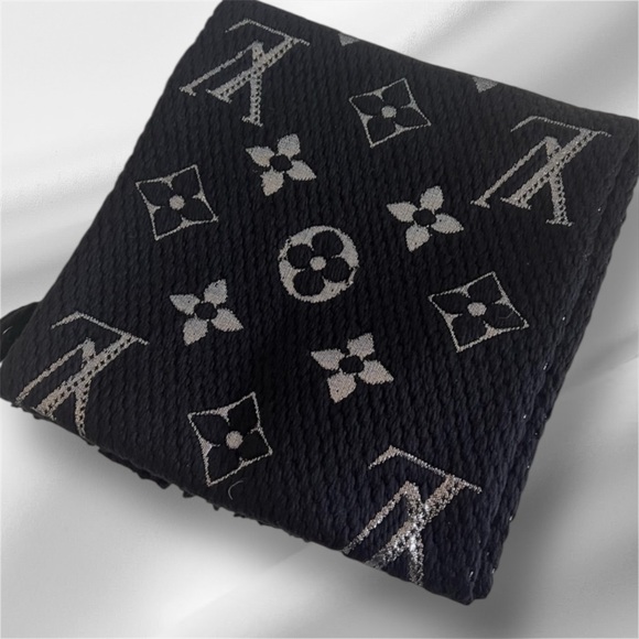Louis Vuitton Logomania Black and Silver Wool Scarf - NWOT - Picture 2 of 3